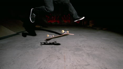 Skater-Macht-360-Flip-Trick-