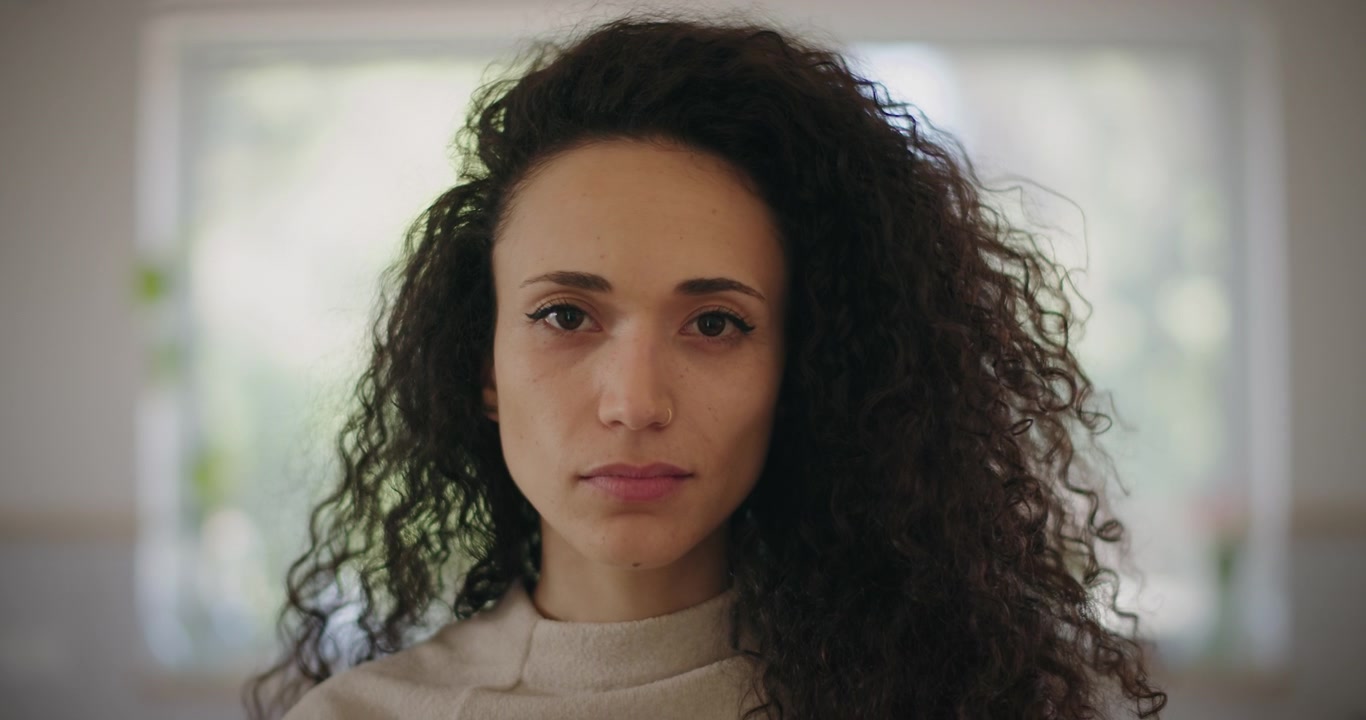 Ritratto di una giovane donna triste