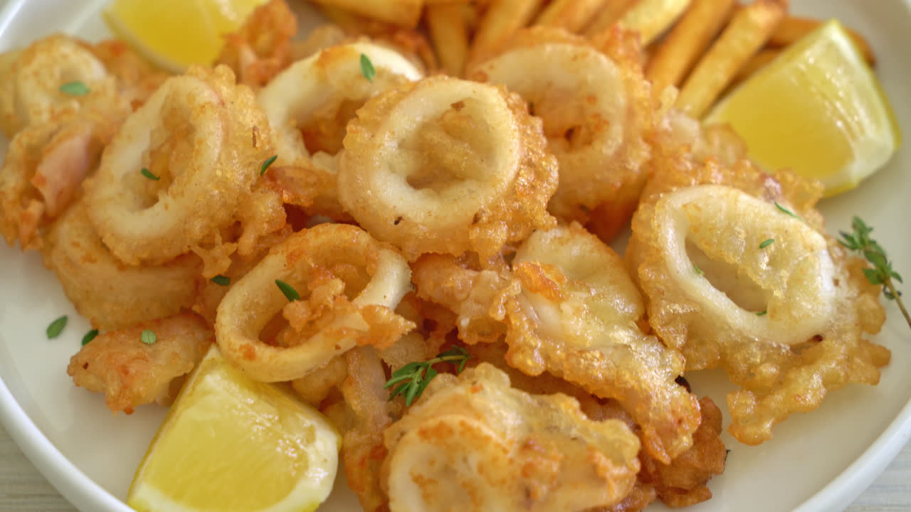 calamares - calamares fritos o pulpo con patatas fritas