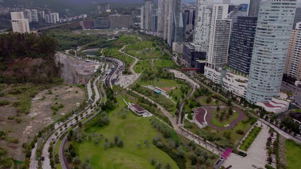 vista aérea del parque la mexicana durante un día nublado - septiembre de 2022