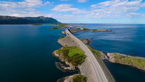 imágenes aéreas de la carretera del océano atlántico noruega