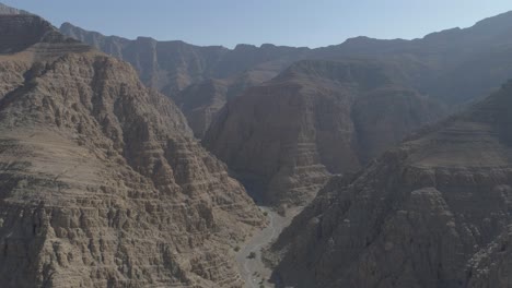 Zoom-out-shot-of-a-rocky-mountain-range