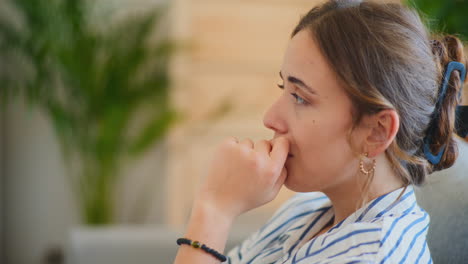 retrato de mujer enojada sin éxito