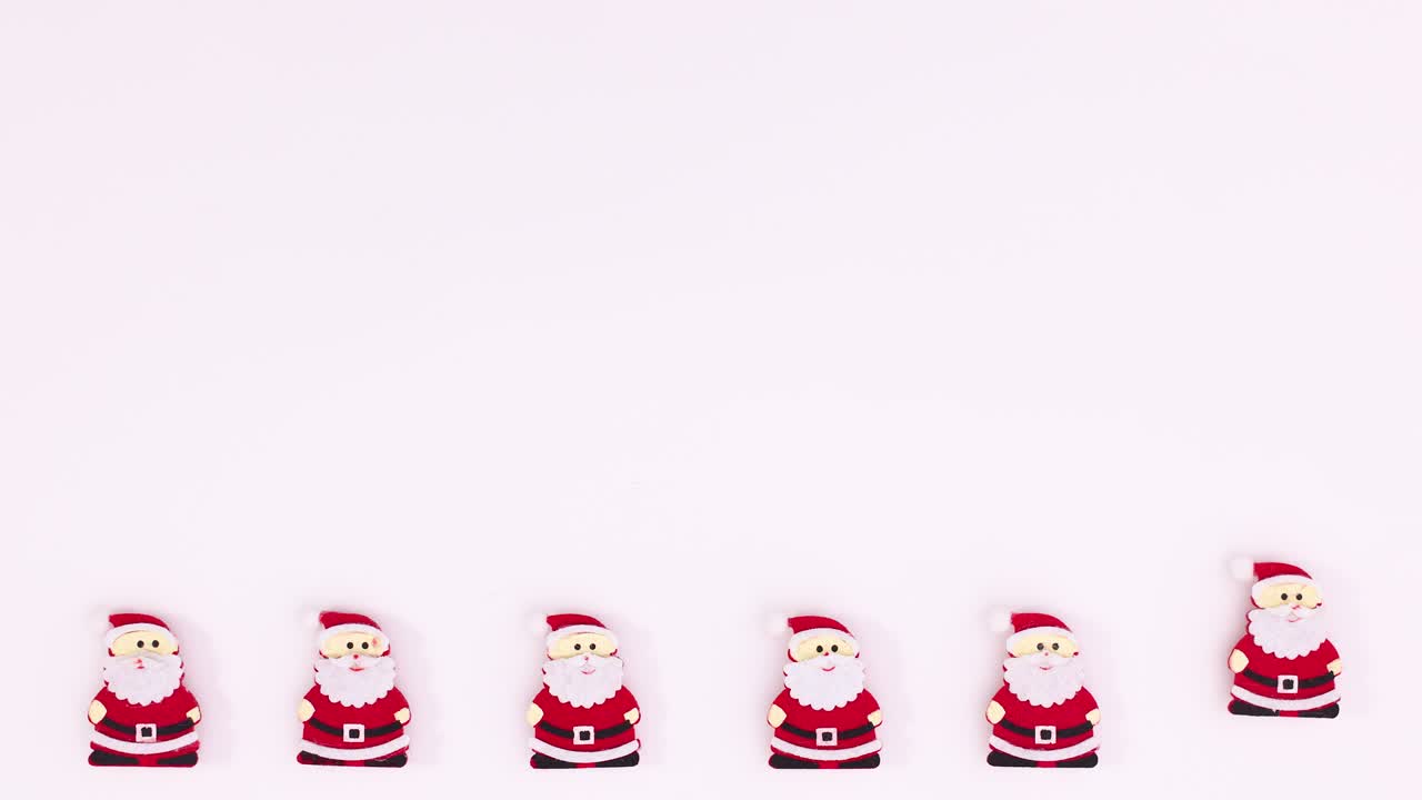 크리스마스 산타 클로스는 하 테마의 부분에 움직입니다.