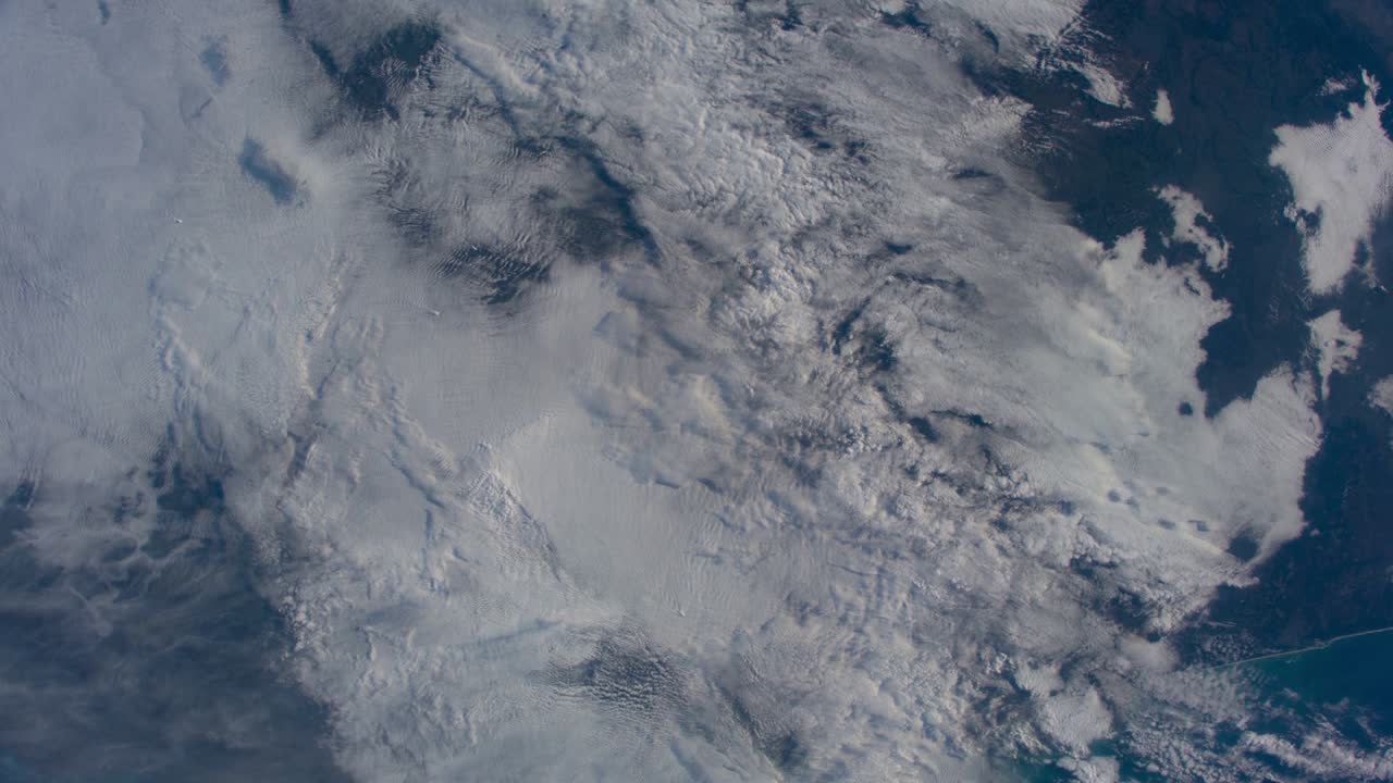 vuelo sobre la superficie de la tierra, hecho desde una estación espacial.