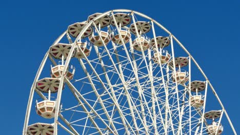 alta rueda de la ferris clásica en francia