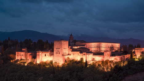 puesta de sol con la alhambra de granada como tema principal