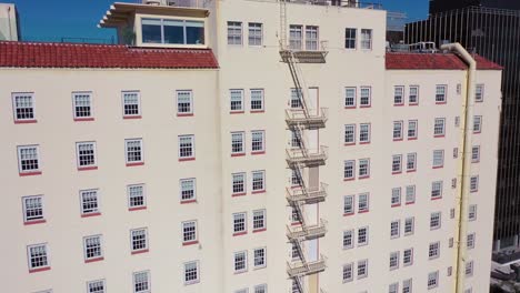 Aerial-Rising-Of-Hotel-Roosevelt-On-Hollywood-Boulevard-In-Downtown-Hollywood-California