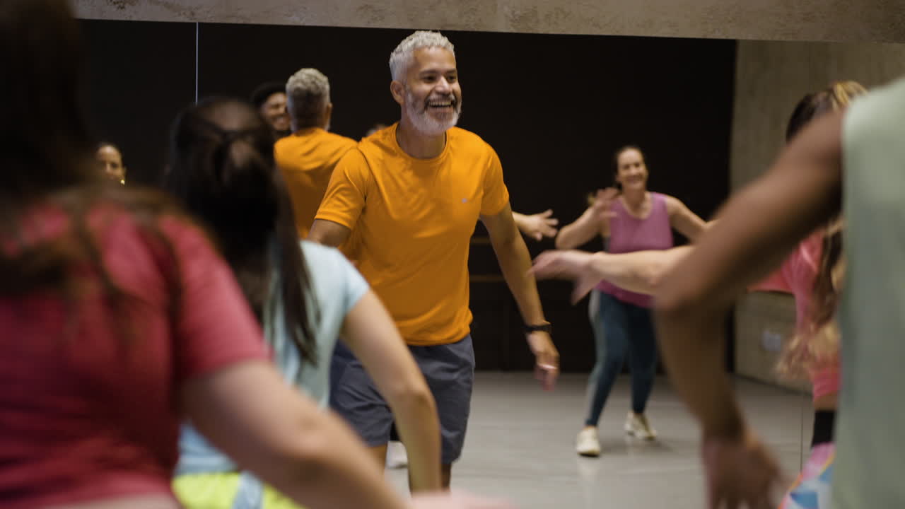Aula de dança fitness em estúdio