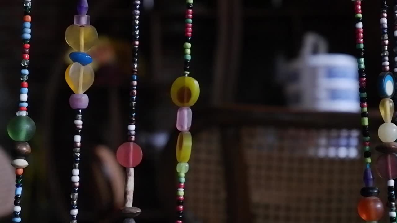 오리엔탈 스타일 인테리어의 화려한 비드 커튼