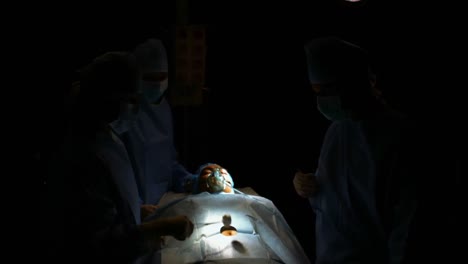 Surgeons-performing-operation-in-operation-room