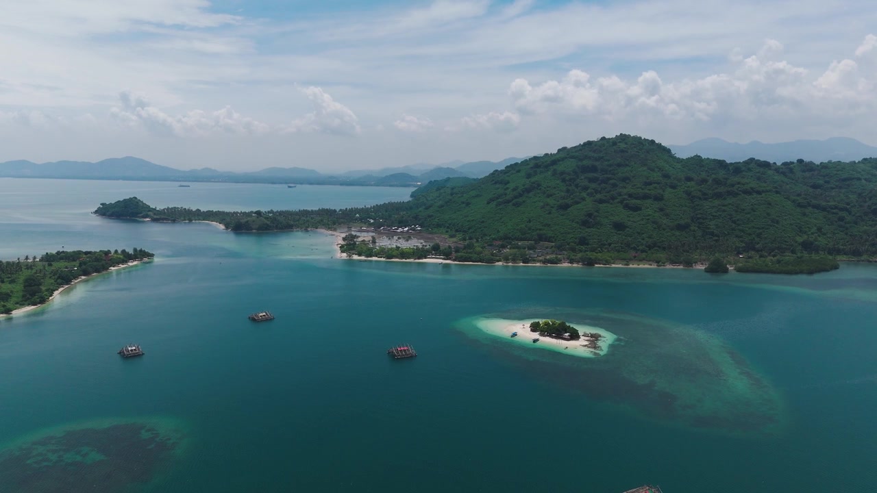 Tropikalne wyspy Gili Kedis i Gili Sudak uchwycone dronem