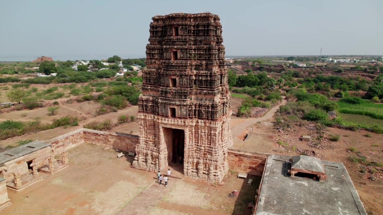 Tempio di Gandikota Madhavaraya Swamy, ripresa aerea con drone in allontanamento in Andhra Pradesh, India