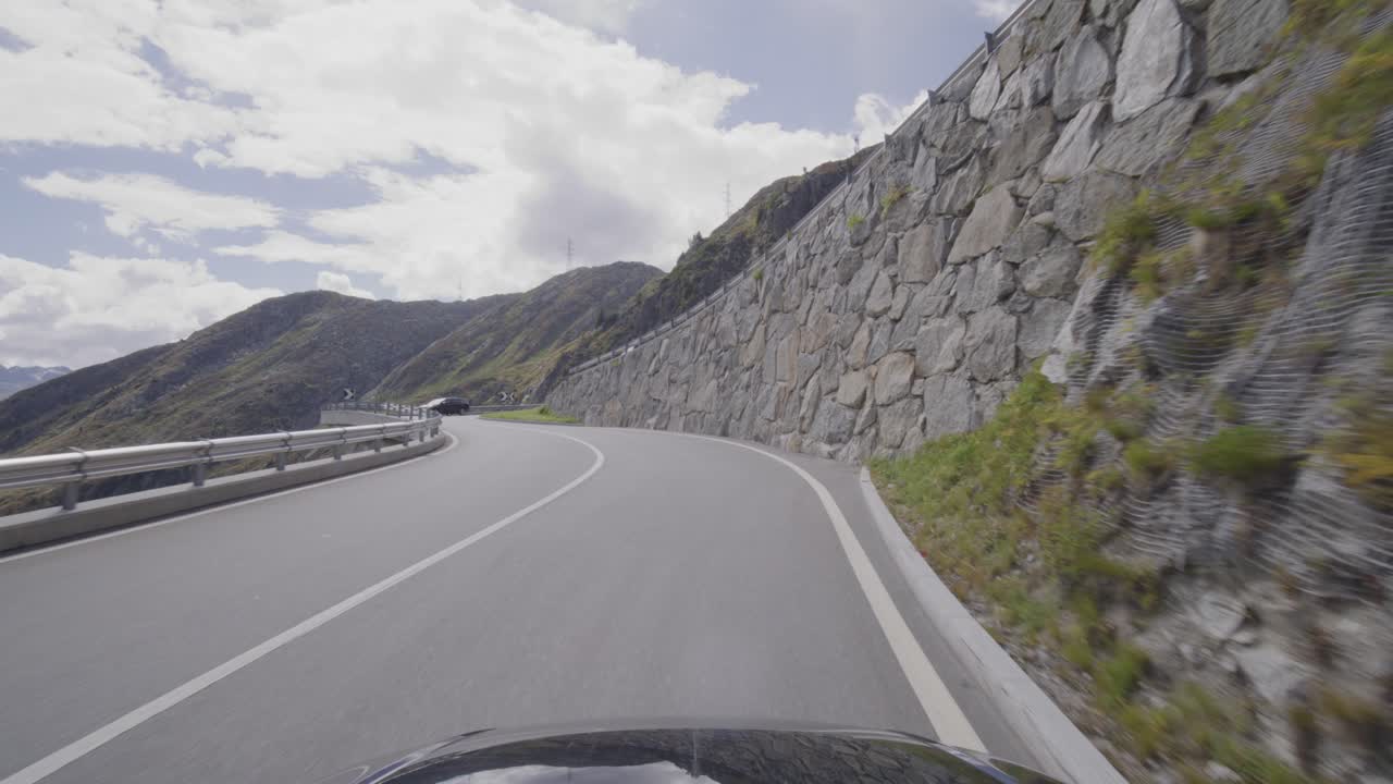 스위스 그림젤 패스에서 운전하기