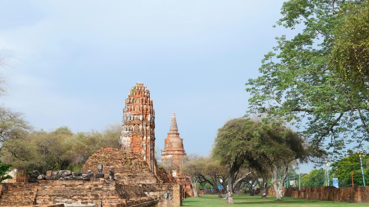 ruinas del antiguo templo budista de wat ratchaburana (wat rat burana). ayutthaya, tailandia