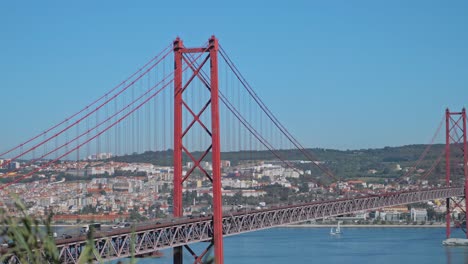 Vista-Del-&quot;Puente-25-De-Abril&quot;,-Lisboa,-Portugal