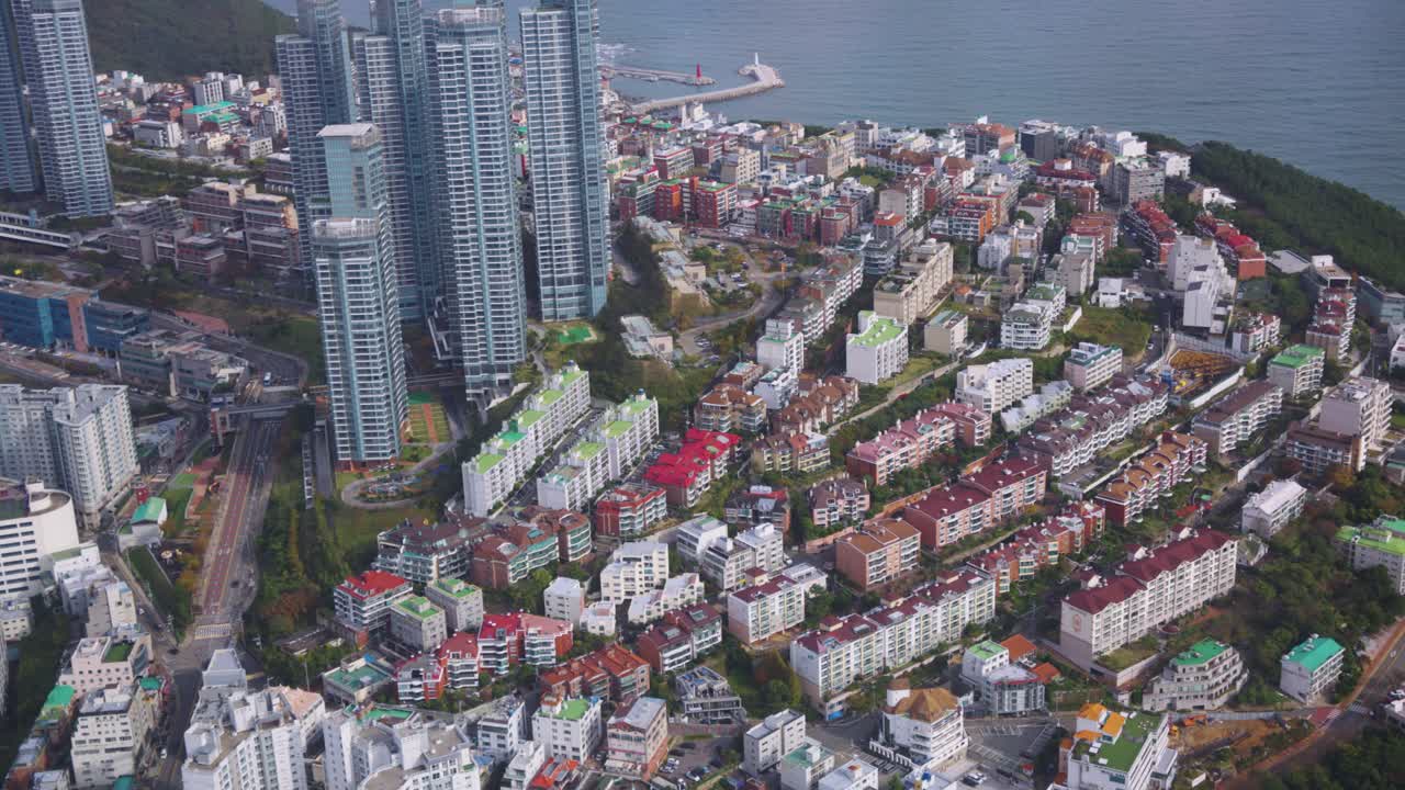 부산 해변 아파트와 주택, 한국 설립