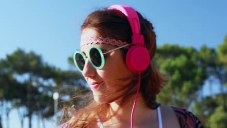 Woman-listening-to-headphones-4k
