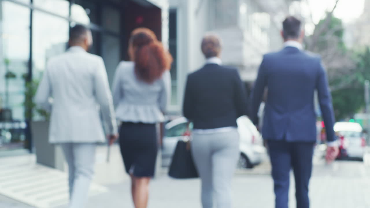 그들의 계획을 실행에 옮기고