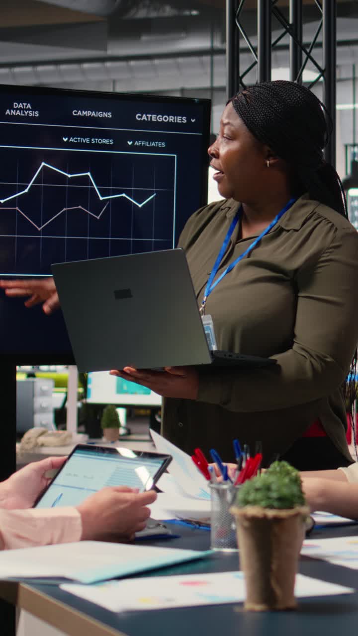 Vertical Video Executive manager presenting financial situation on a TV monitor