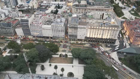 paisaje aéreo de la ciudad de buenos aires por encima del edificio libertador en puerto madero