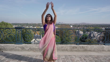 Traditional-Indian-Dance-outdoor