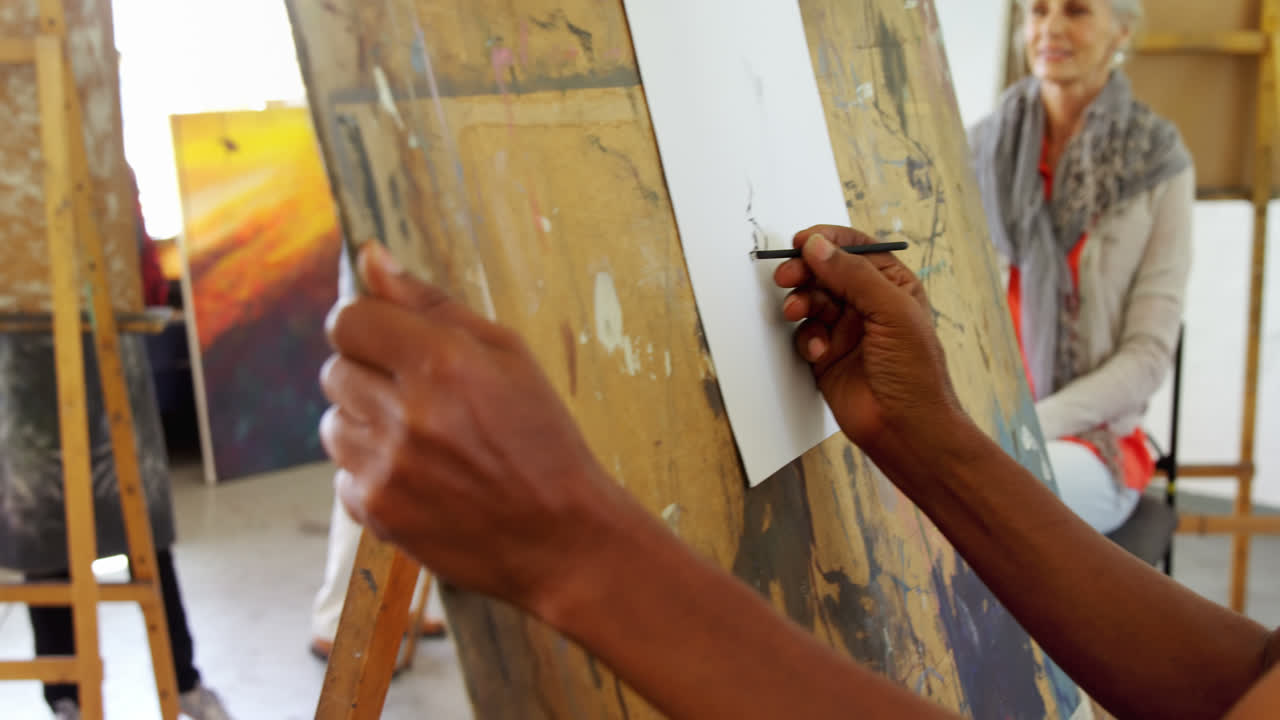 dibujo de artista en lienzo 4k