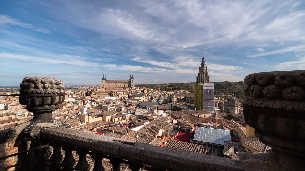 Timelapse Toledon kaupunkikuvasta ja katedraalista Toledon keisarillisessa kaupungissa, Espanjassa