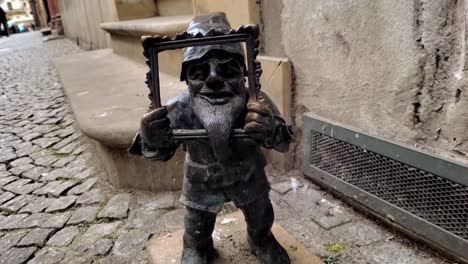 enano en la ciudad de wroclaw