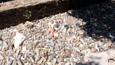 Los-Desechos-Plásticos-En-Un-Estrecho-Arroyo-Impidieron-Que-Contaminara-El-Océano-Por-Una-Puerta-En-El-Destino-Del-Sudeste-Asiático