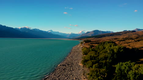 Aerial-crane-shot-of-Lake-Pukaki,-lakeside-and-Southern-Alps-scenery