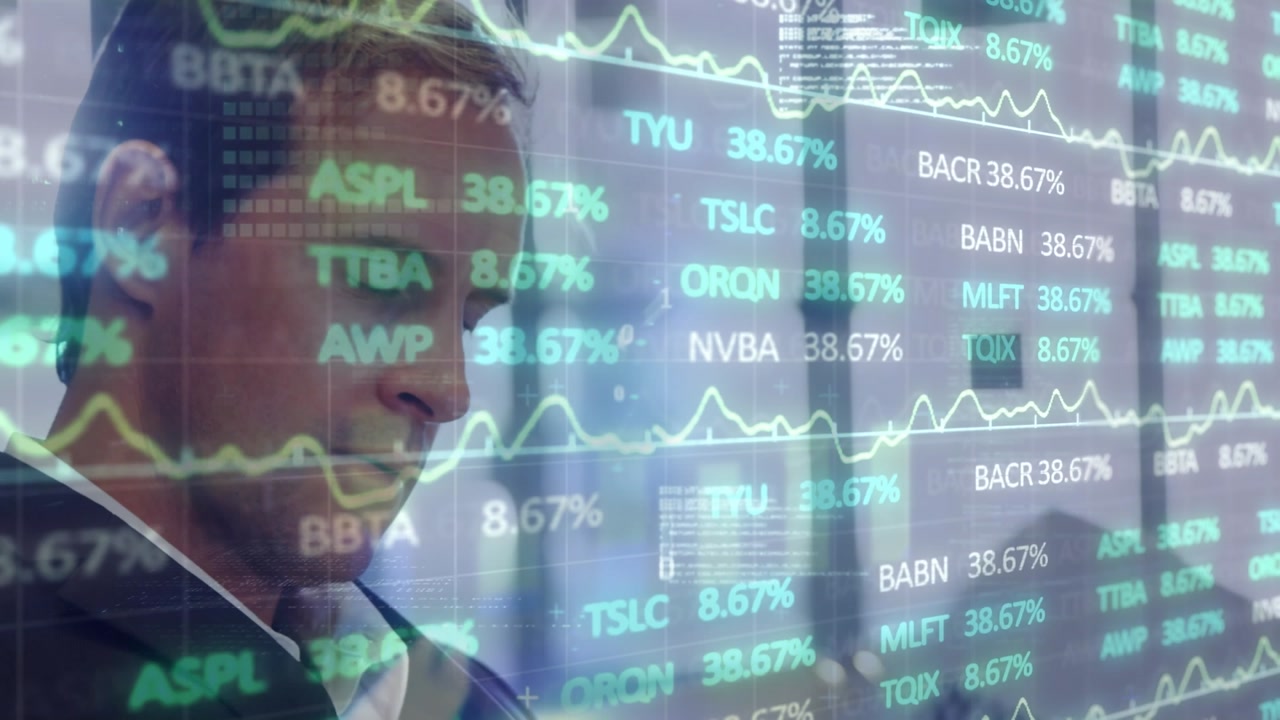 Animasjon av finansielle data og grafer over en kaukasisk forretningsmann som leser avis.