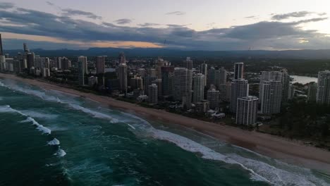 Costa-Dorada,-Paraíso-De-Los-Surfistas,-Queensland,-Australia,-Zumbido,-Imágenes-Increíbles-De-Una-Puesta-De-Sol-Deslumbrante