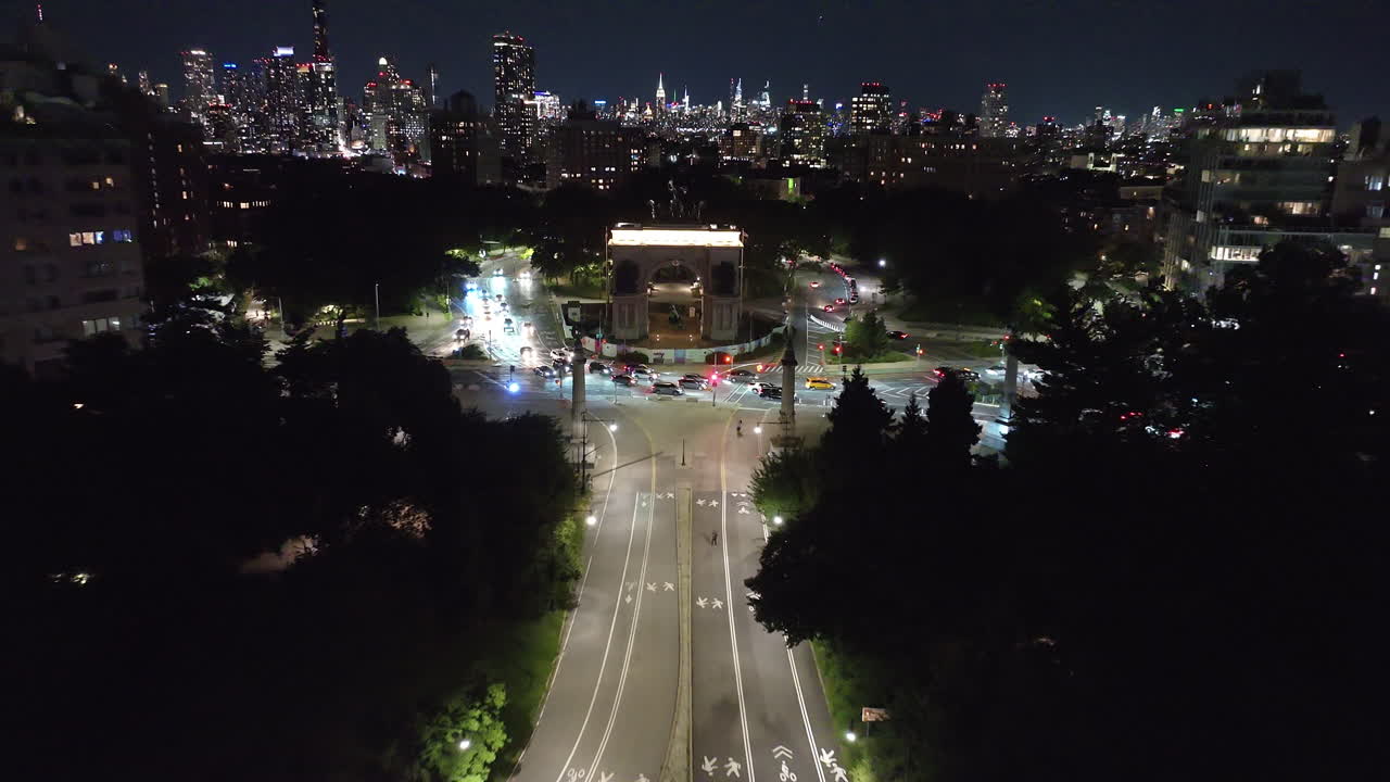 브루클린의 프로스트 하이츠 (prospect heights) 에서 한 여름 밤에 찍은 사진.