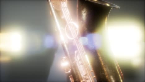 el saxofón tenor dorado