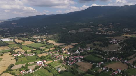 Ländliches-Pflanzenfelddorf