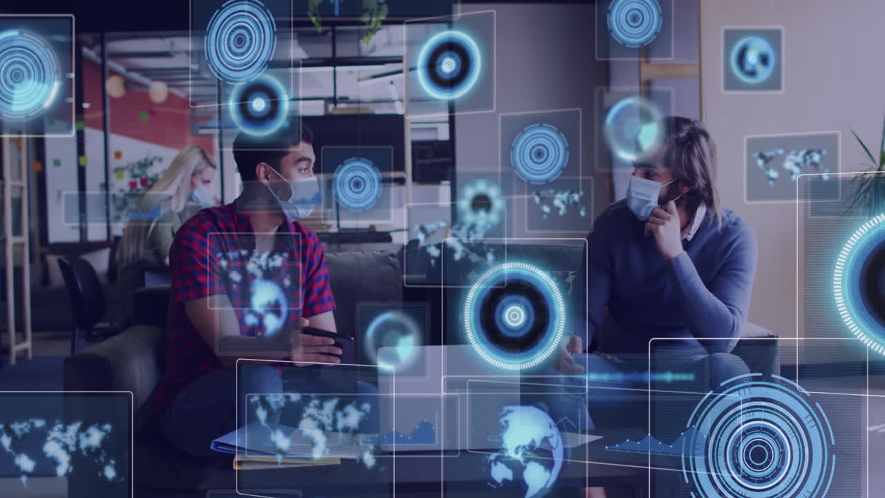 animación de pantallas digitales sobre diversas personas de negocios que usan máscaras faciales y usan computadoras portátiles