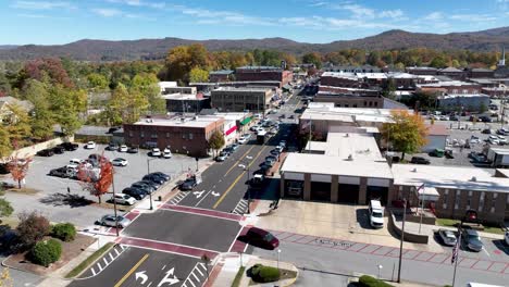 aerial-slow-push-into-Brevard-NC,-North-Carolina