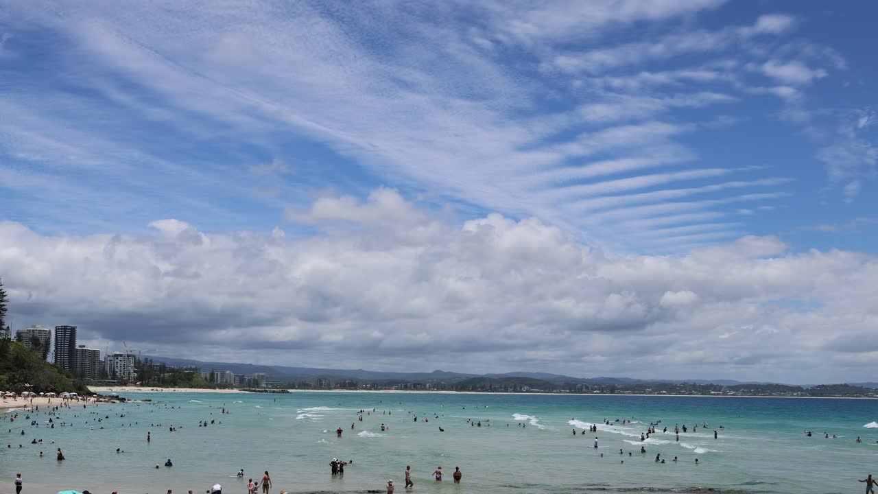 은 해변 날 을 즐기는 사람 들