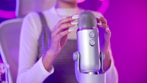 microphone with hands