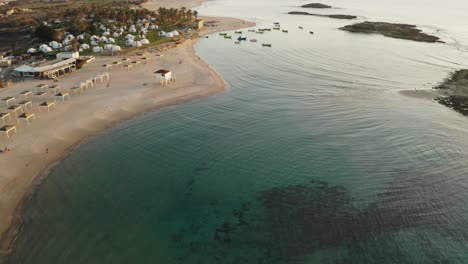 Hermoso-Dron-Aéreo-De-Agua-Azul-Junto-Al-Mar-4k-En-El-Norte-De-Israel