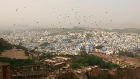 Jodhpur-(auch-Blaue-Stadt)-Ist-Die-Zweitgrößte-Stadt-Im-Indischen-Bundesstaat-Rajasthan-Und-Offiziell-Die-Zweitgrößte-Metropole-Des-Bundesstaates.