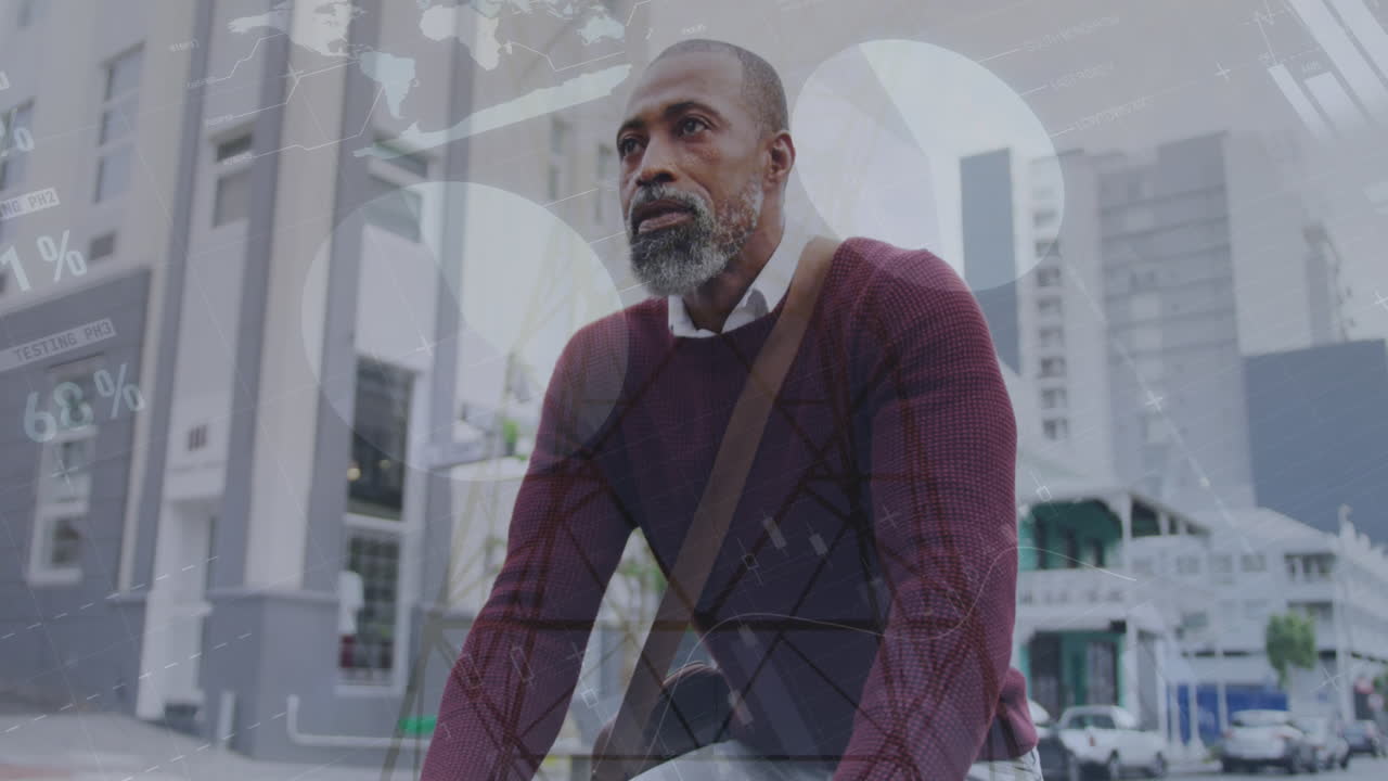 animación de la interfaz infográfica, torre de transmisión contra el hombre afroamericano montando una bicicleta.