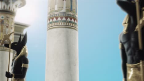 estatuas de anubis cerca de las columnas egipcias