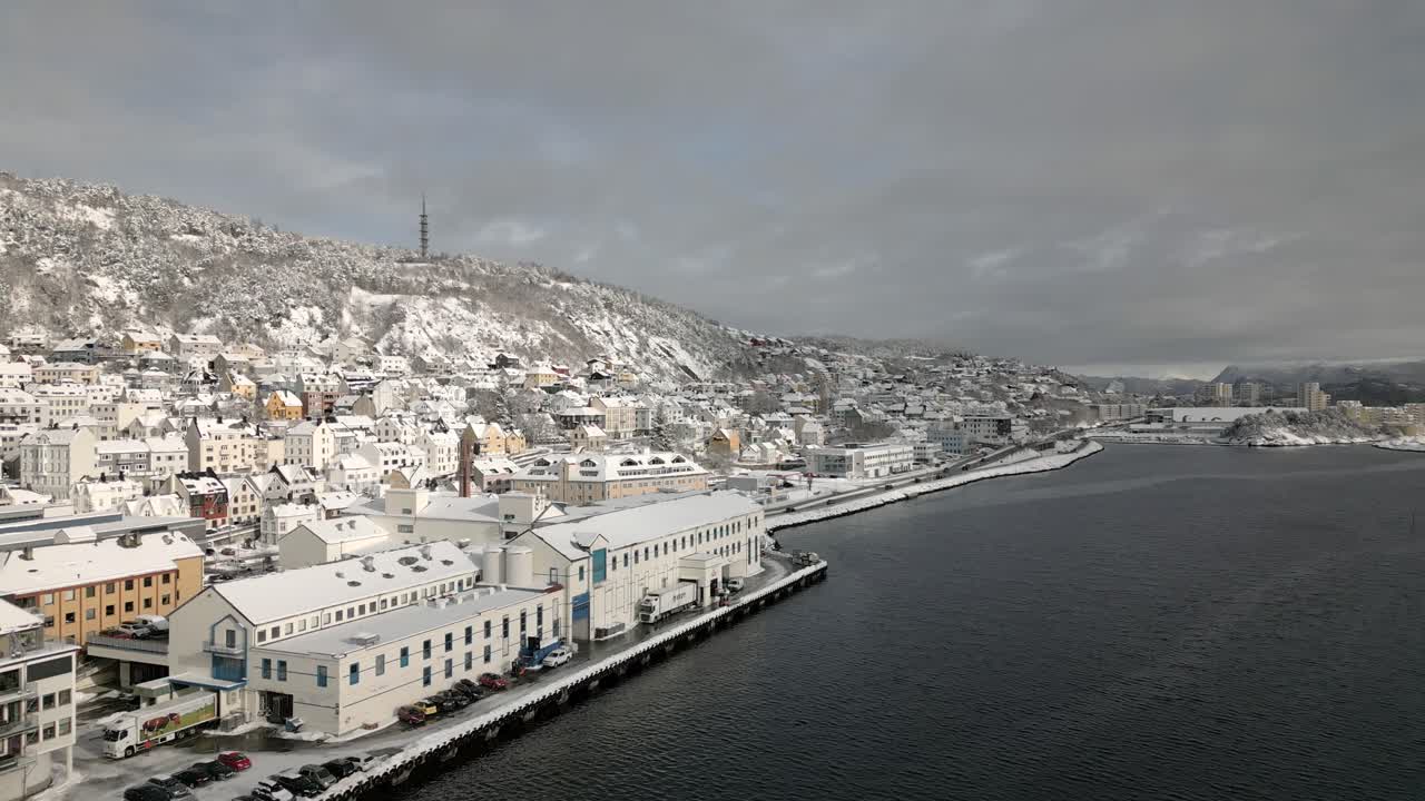 ålesund 유제품, 마을 진입로