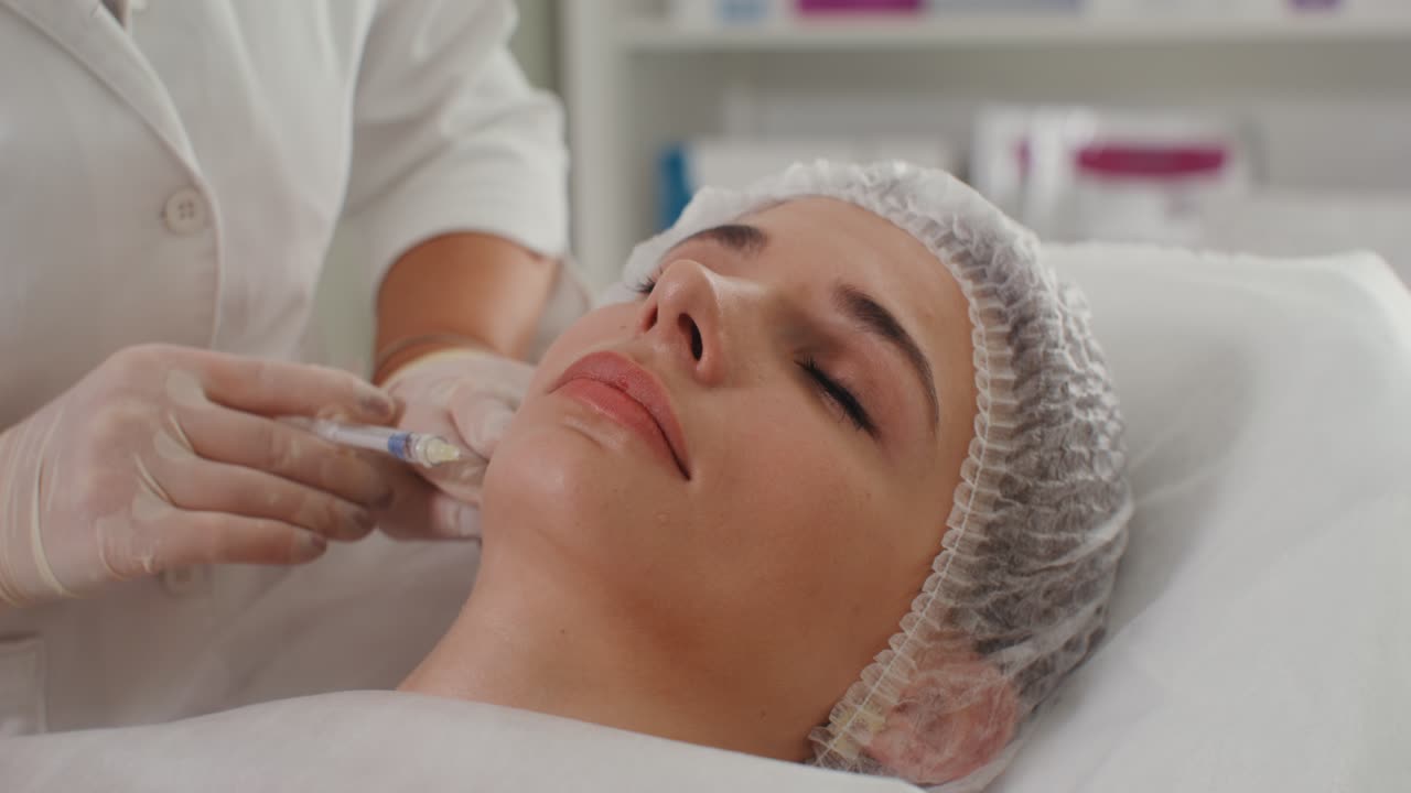 Procedura di iniezione cosmetica