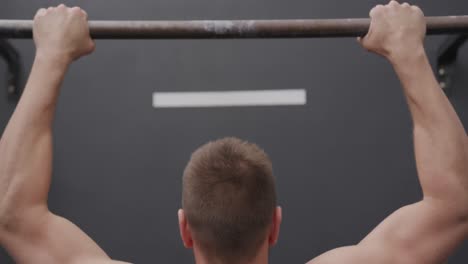 entrenamiento cruzado en un gimnasio