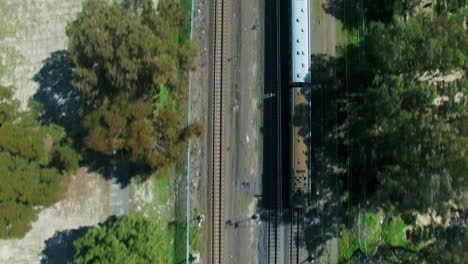 vista aérea del tren en las vías