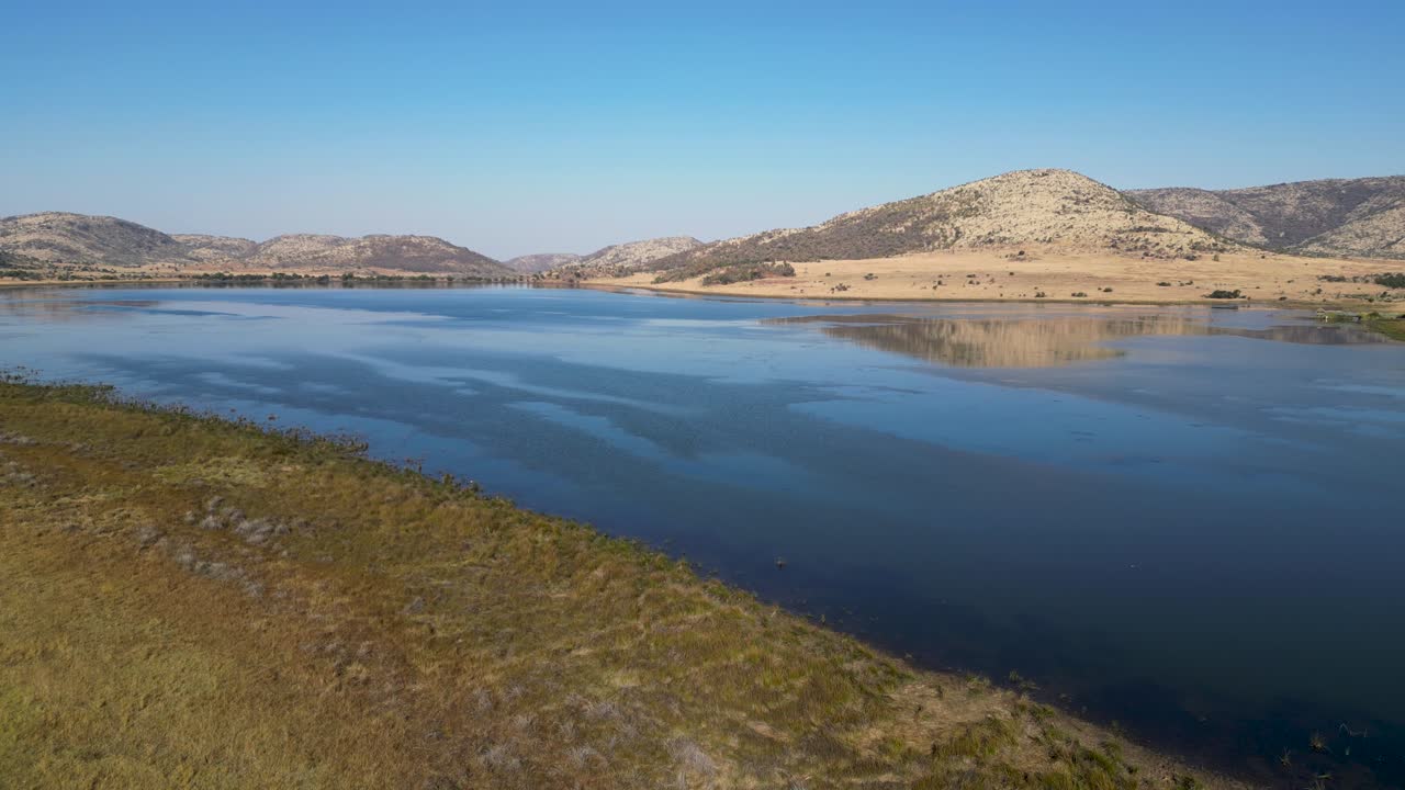 lago africano en rustenburg en el noroeste de sudáfrica