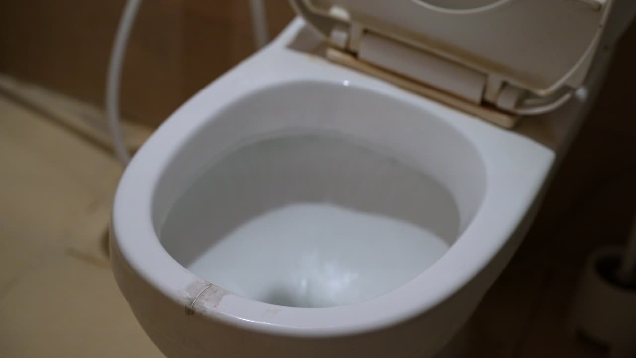 Clean toilet flushing in real time. Ideal for hygiene ads, plumbing demos, cleaning promos, or bathroom-related explainer content